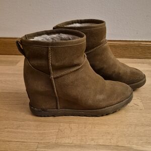 UGG Classic Femme Mini